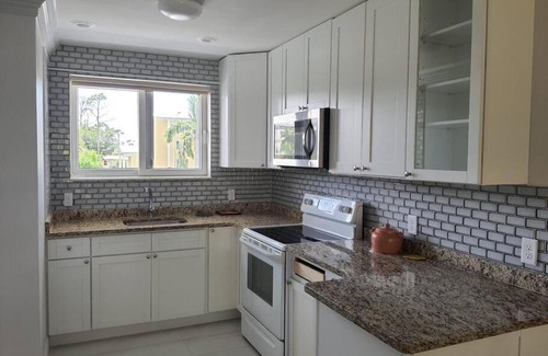 Sunrise Park Apartamento | Contemporary 2-bed 2-bath condo