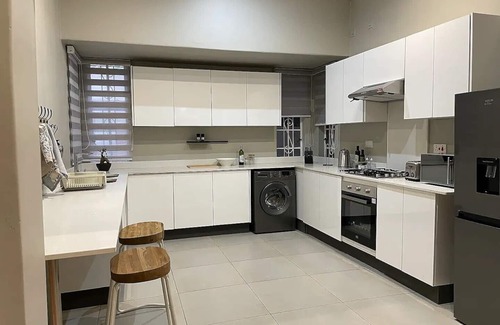 Bulawayo Apartamento | Contemporary 2 bed in Suburbs - 2081