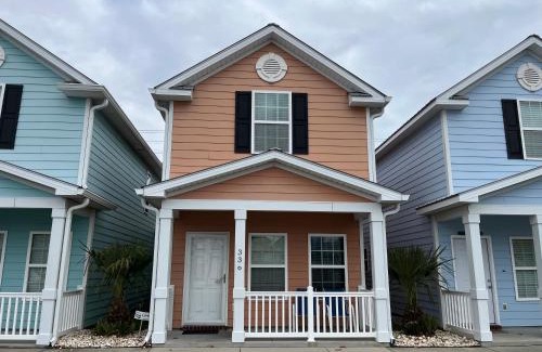 Myrtle Beach Casa | Contemporary 2-BR cottage, 2 Blocks to Beach