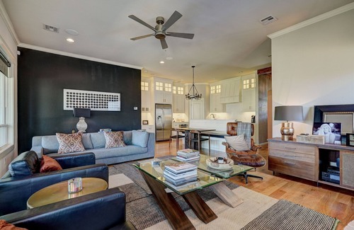 Edmond Casa | Contemporary 3 BD / 2B home in Edmond