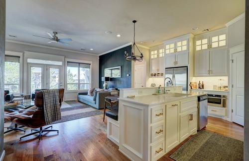 Edmond Casa | Contemporary 3 BD / 2B home in Edmond