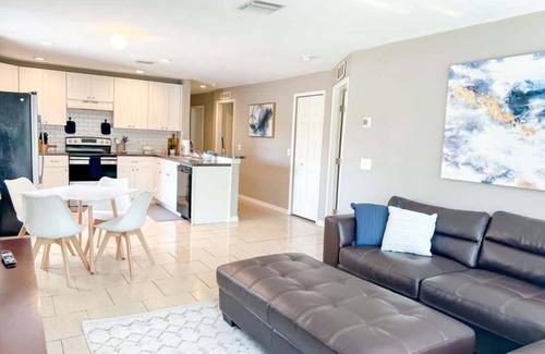 Dade City Condominio | Contemporary 3 Bedroom Home in Dade City