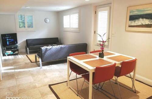 Town of North Castle Apartamento | Contemporary 3 Bedroom Apt with Sauna in Woods