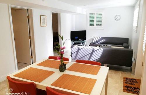 Town of North Castle Apartamento | Contemporary 3 Bedroom Apt with Sauna in Woods