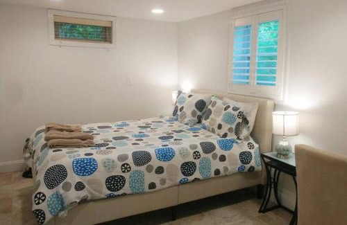 Town of North Castle Apartamento | Contemporary 3 Bedroom Apt with Sauna in Woods
