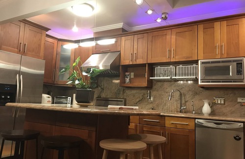 Parkside Casa | Contemporary 3bedrooms 2bathrooms in private top floor locates@safe neighborhood