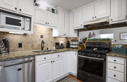 West Oak Hill Casa | ★ Contemporary 3BR Ranch in S. Central Austin ★