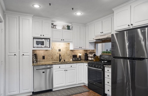 West Oak Hill Casa | ★ Contemporary 3BR Ranch in S. Central Austin ★