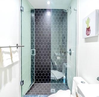 High Park-Swansea Hotel | Contemporary 3BR with Natural Light High Park North Nearest Intersection - Dorval Rd,