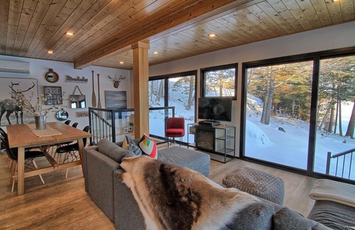 Rosseau Cabaña | Contemporary 4 Bdrm, 3 Bath Cottage on Rosseau! Sandy Beach + Boatport!