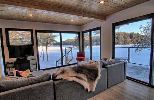 Rosseau Cabaña | Contemporary 4 Bdrm, 3 Bath Cottage on Rosseau! Sandy Beach + Boatport!