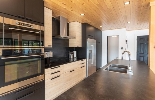 Rosseau Cabaña | Contemporary 4 Bdrm, 3 Bath Cottage on Rosseau! Sandy Beach + Boatport!