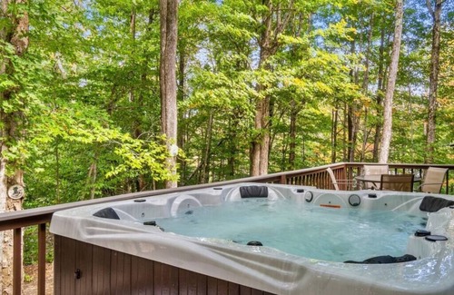 West Dover Casa | Contemporary 4-BR Alpine Chalet 10-min to Mt. Snow
