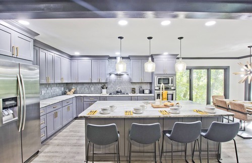 Jasper Casa | Contemporary 5 bedroom and 4 bath lake home