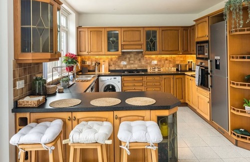 Woodhouse Casa | Contemporary 5 Bedroom with Garden North Finchley