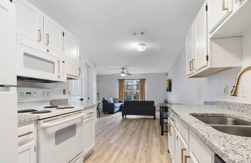 Griffin Heights Casa | Contemporary and Lux Townhome - 5 mins to FSU