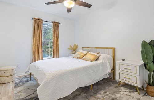 Griffin Heights Casa | Contemporary and Lux Townhome - 5 mins to FSU