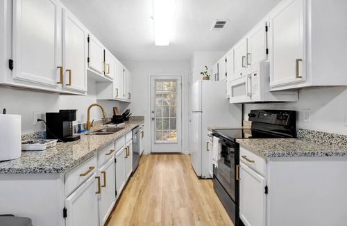 Griffin Heights Casa | Contemporary and Lux Townhome - 5 mins to FSU