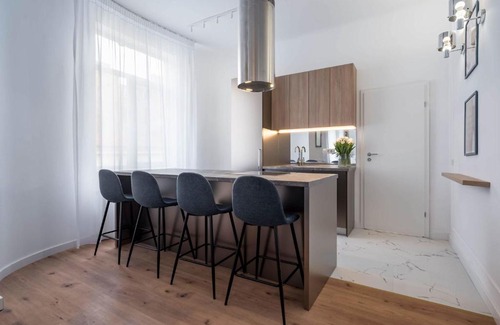 Bucharest City-Centre Apartamento | Contemporary Aparthotel 2-BR Flats Near Old Town, Quiet & Serene