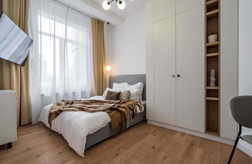 Bucharest City-Centre Apartamento | Contemporary Aparthotel 2-BR Flats Near Old Town, Quiet & Serene