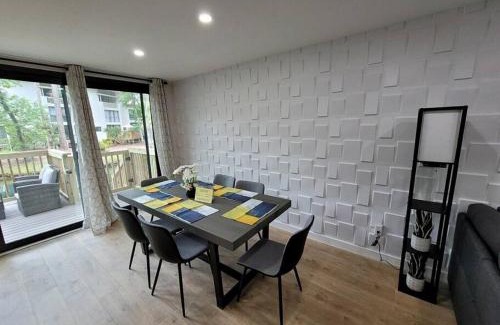 North Forest Beach Villa | Contemporary bliss-newly renovated cozy villa!