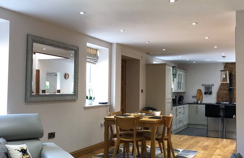 Wellingborough Casa | Contemporary Barn Conversion for Country Getaway