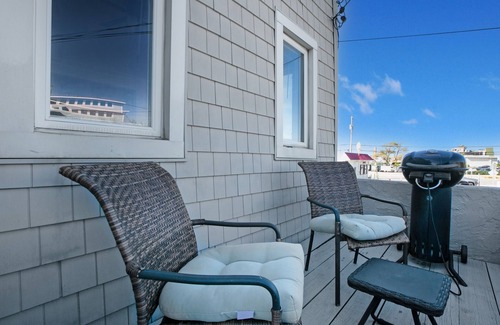 Lido Beach Casa | Contemporary Beach House- steps to private beach