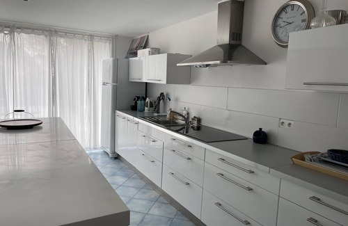 Arzon Casa | Contemporary villa facing the beach