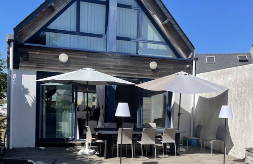 Arzon Casa | Contemporary villa facing the beach
