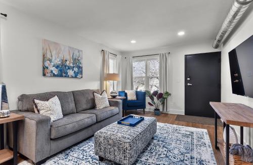 Downtown Omaha Casa | Contemporary Blue Oasis Apt 1