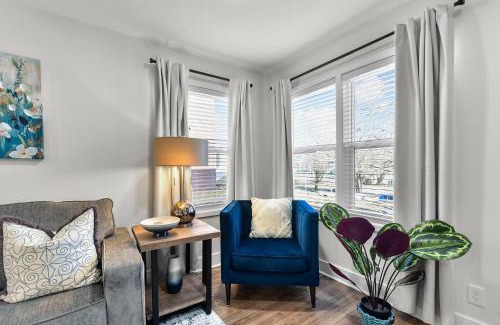Downtown Omaha Casa | Contemporary Blue Oasis Apt 1