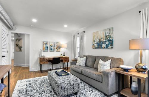 Downtown Omaha Casa | Contemporary Blue Oasis Apt 1