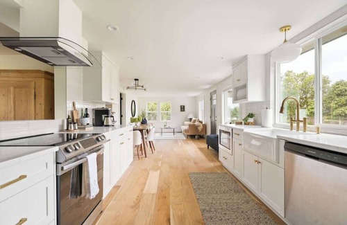 Camas Casa | Contemporary Camas Retreat