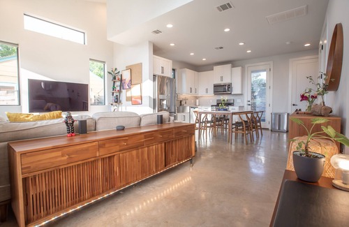 Brentwood Casa | Contemporary Central Austin House w/ Tesla Charger and Outdoor Grill