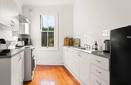 Millers Point Apartamento | Contemporary Charm with Spectacular Harbour Views