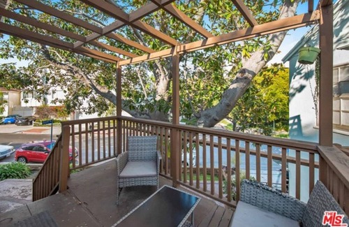 Westwood Casa | CONTEMPORARY CHARMING COTTAGE 2