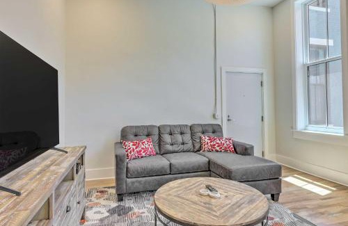 Central Business District Apartamento | Contemporary Cincinnati Condo - Pets Allowed!