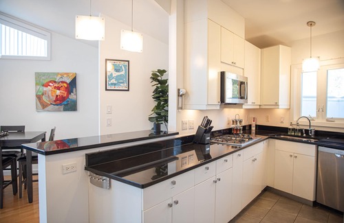 East Falmouth Casa | Contemporary coastal retreat nearby Falmouth beaches! w/ spacious living area