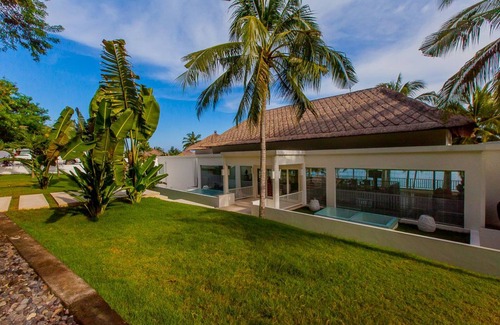 Manggis Villa | Villa de 3 dormitorios de estilo contemporáneo y colonial con vista al mar, Candidasa