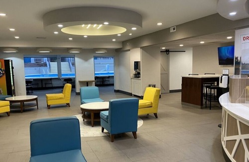 Merry Oaks Casa | Contemporary Comfort and Convenience! Free Breakfast, Minutes to Nissan Stadium