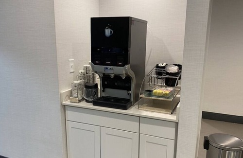 Merry Oaks Casa | Contemporary Comfort and Convenience! Free Breakfast, Minutes to Nissan Stadium