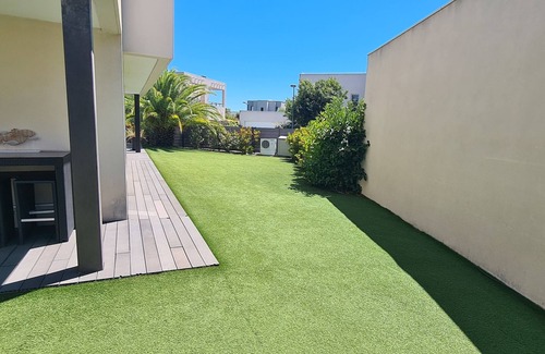Sete Villa | cómoda villa contemporánea frente al mar de lujo Villeroy residencial