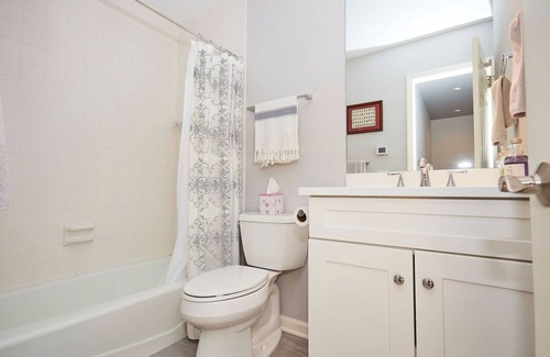 Norwalk Condominio | Contemporary Condo close to town, metro north and beach