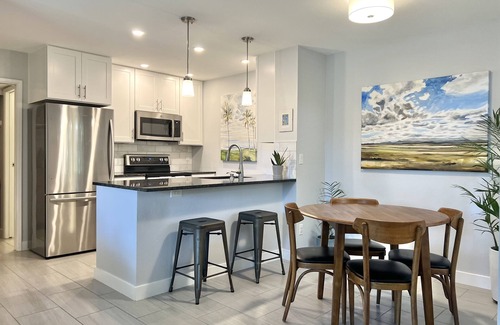 Tucson Condominio | Contemporary Condo with Private Garden Patio and Pool Access