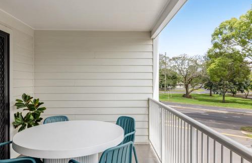 Newtown Apartamento | Contemporary & Convenient - City Fringe Townhouse!