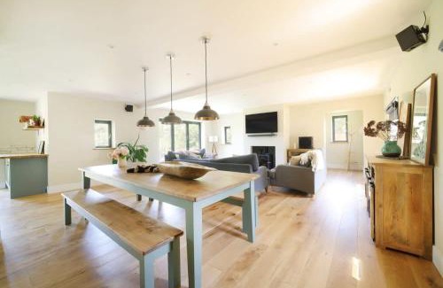Child Okeford Casa | Contemporary Cottage & Garden in Dorset