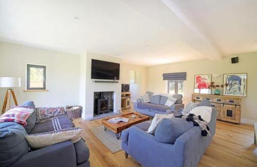 Child Okeford Casa | Contemporary Cottage & Garden in Dorset