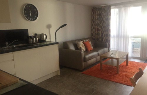 Emersons Green Cabaña | Cabaña contemporánea cerca de Bristol y Bath con campo de golf cercano