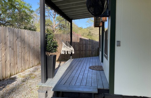 Mandeville Cabaña | Contemporary Cottage in the heart of Mandeville