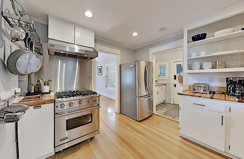 Southeast Magnolia Casa | Contemporary Craftsman: Skyline Views, A/C, Epic Outdoor Entertaining Space